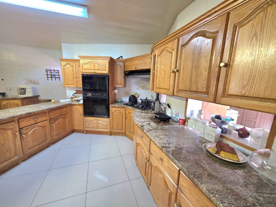 5 Bedroom Property for Sale in La Provance Free State